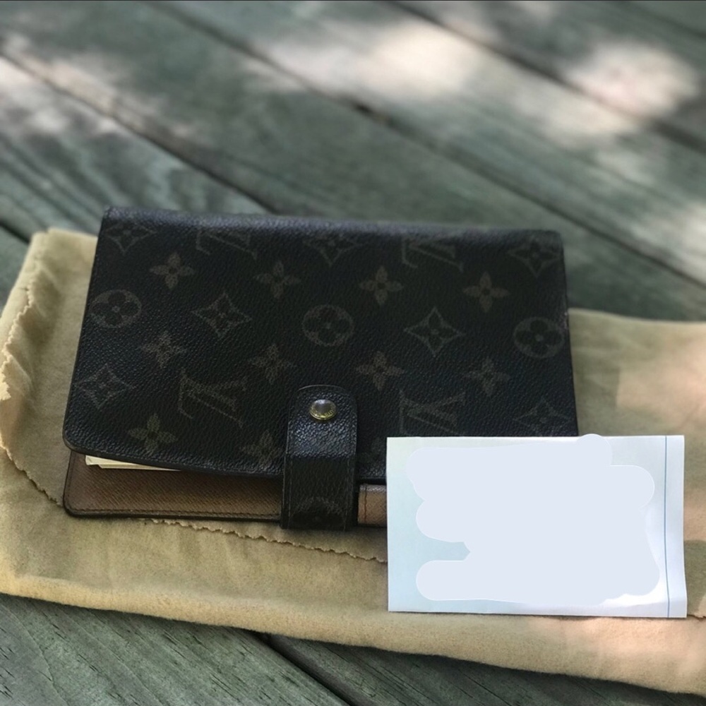 Louis Vuitton Agenda Size: MM